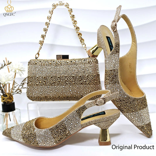 QSGFC INS 2024 Gold Farbe Elegante Frauen Heels Schuhe und Tasche Set Hohl Strass High Heels Keile Schuhe Passende Tasche